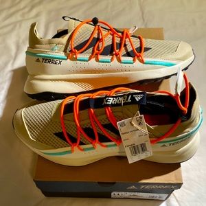 Adidas Terrex Voyager 21 US M11.5 NWT